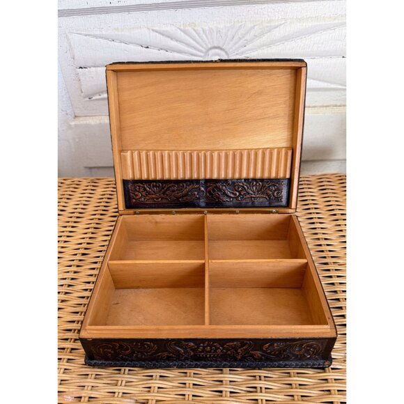 Vintage 60's Spanish Don Quixote Tooled Leather Cigarette Box - Picture 2 of 16